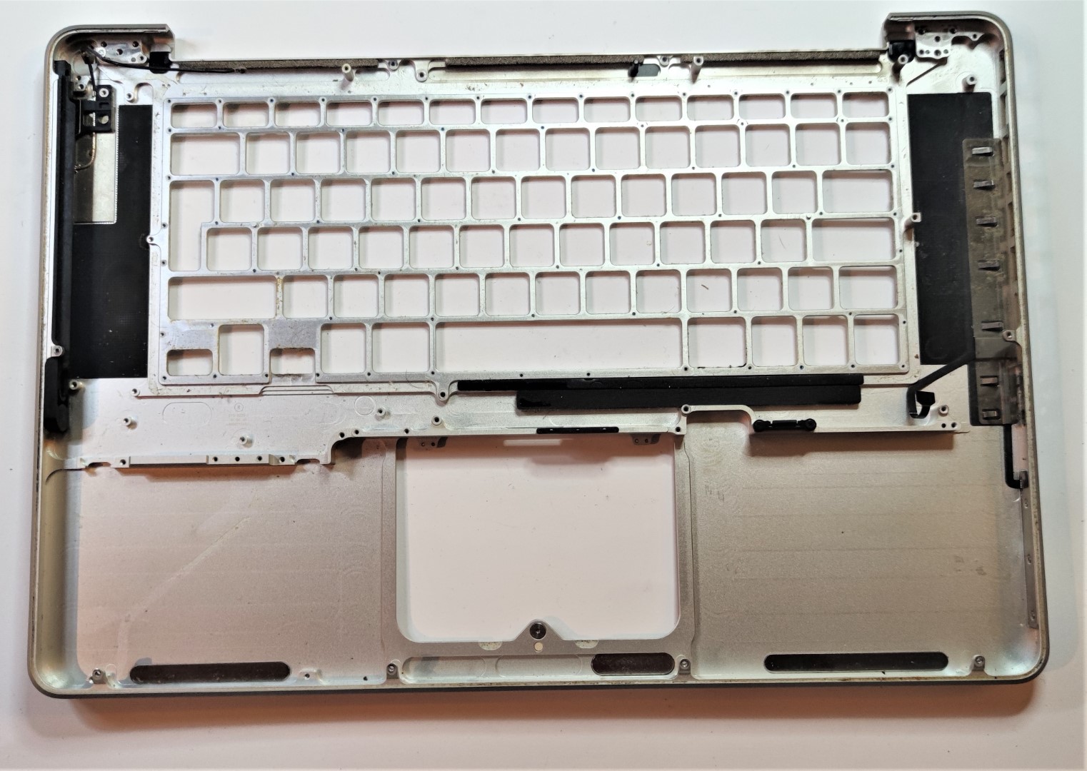 CARCASA REPOSAMANOS PALMREST COVER APPLE MACBOOK PRO A1286 15" 2010 2011 - Imagen 2