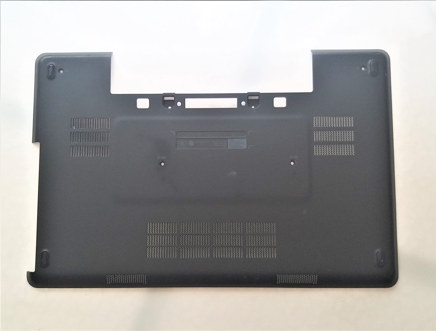 TAPA INFERIOR CUBRE BASE DELL LATITUDE E5540